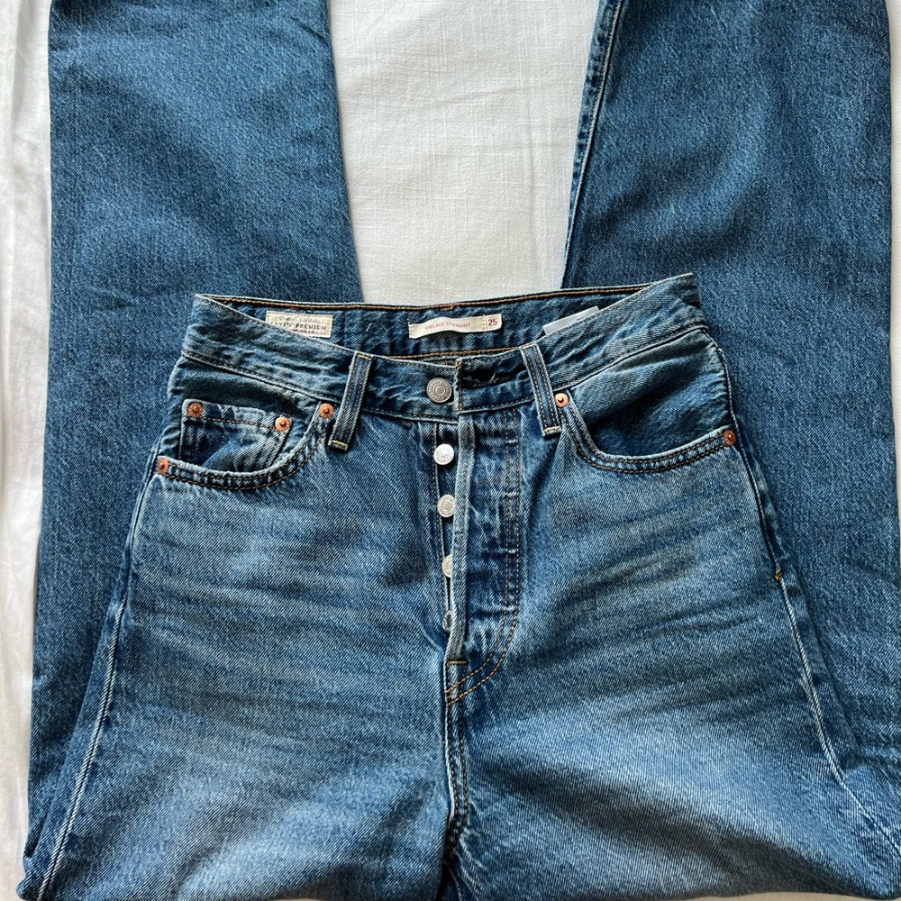 Levi’s High Waisted Ribcage Jeans